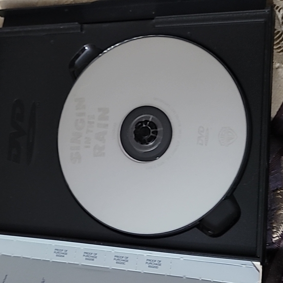 Singin' in the Rain dvd with Debbie Reynolds & Gene Kelly - Picture 3 of 4